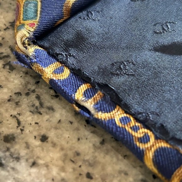CHANEL Blue and Gold Patterned Tie - Picture 10 of 11